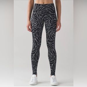 Lululemon size 8 High Rise Wonder Under leggings